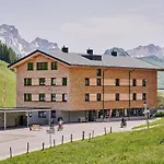 Roessle Und Sport Roessle Skiverleih & Sportgeschaeft 4*