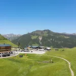 Roessle Und Sport Roessle Skiverleih & Sportgeschaeft Aparthotel 4*