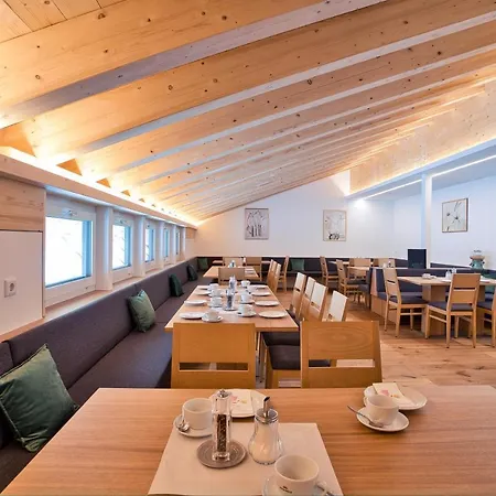 Roessle Und Sport Roessle Skiverleih & Sportgeschaeft فاشينا