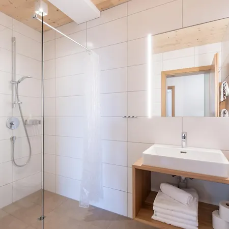 Roessle Und Sport Roessle Skiverleih & Sportgeschaeft 4* فاشينا